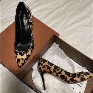 Coach leopard Print pump size 7